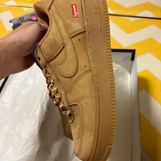 [BUNJANG] Nike x Supreme Air Force 1 'Wheat' Sneakers / [255]나이키x슈프림된장포스