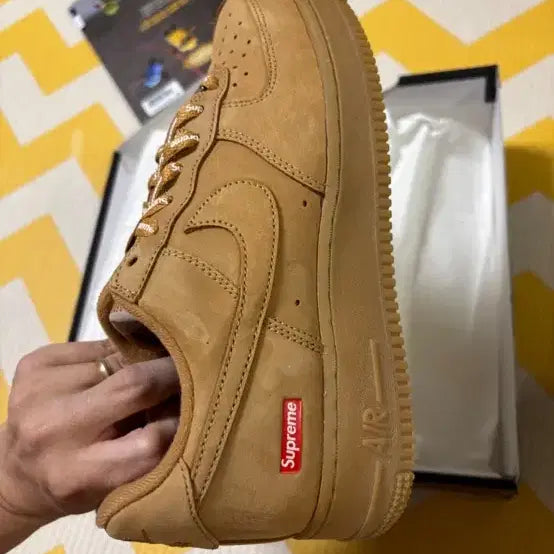 [BUNJANG] Nike x Supreme Air Force 1 'Wheat' Sneakers / [255]나이키x슈프림된장포스