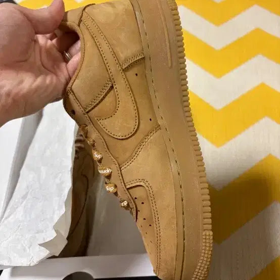 [BUNJANG] Nike x Supreme Air Force 1 'Wheat' Sneakers / [255]나이키x슈프림된장포스