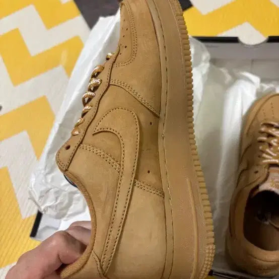 [BUNJANG] Nike x Supreme Air Force 1 'Wheat' Sneakers / [255]나이키x슈프림된장포스