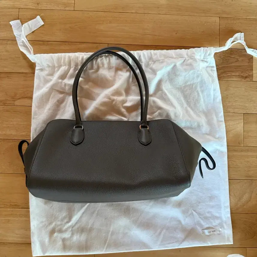 [BUNJANG] The Row EW Bowling Bag / 더로우 ew 볼링백 김나영백 새상품