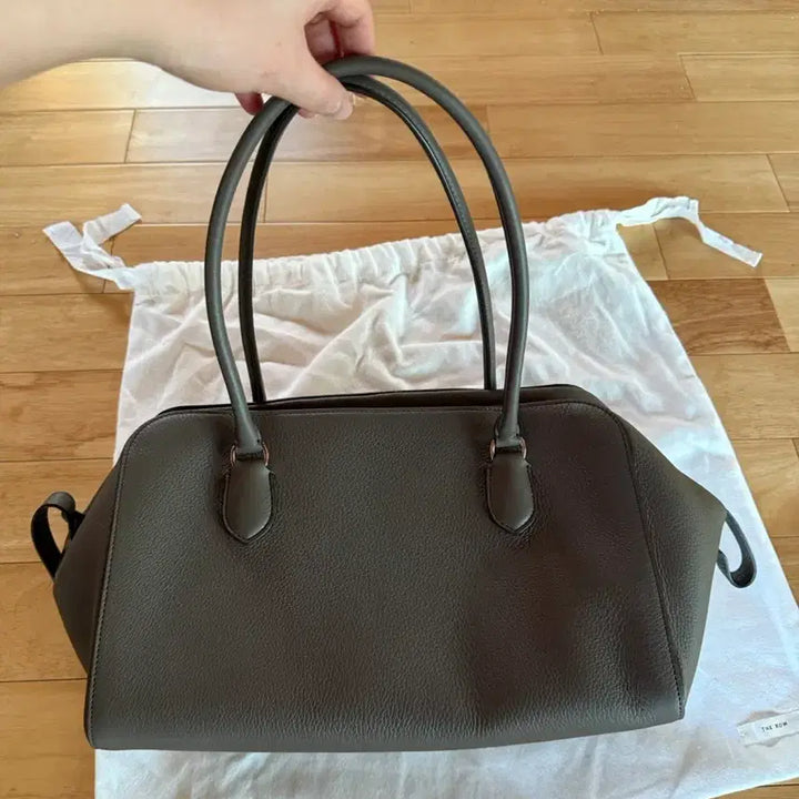 [BUNJANG] The Row EW Bowling Bag / 더로우 ew 볼링백 김나영백 새상품