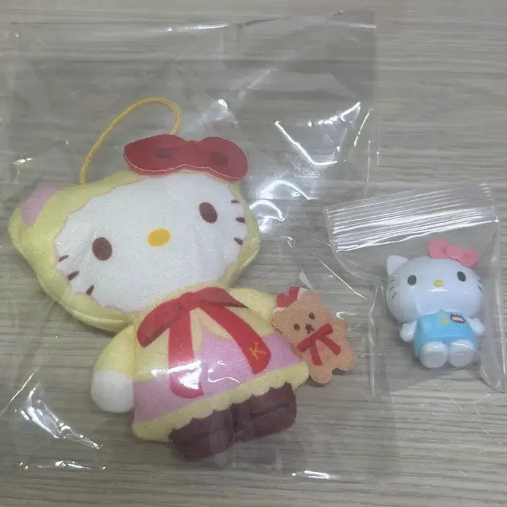[BUNJANG] Kitty Doll Gacha Set / 키티 인형 가챠 세트