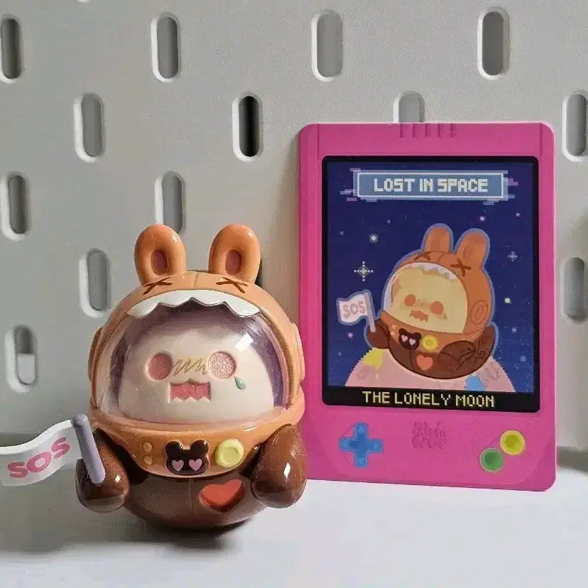 [BUNJANG] Shinwoo The Lonely Moon (Lost in Space) Figure / 신우 더 론리 문 (lost in space) 판매