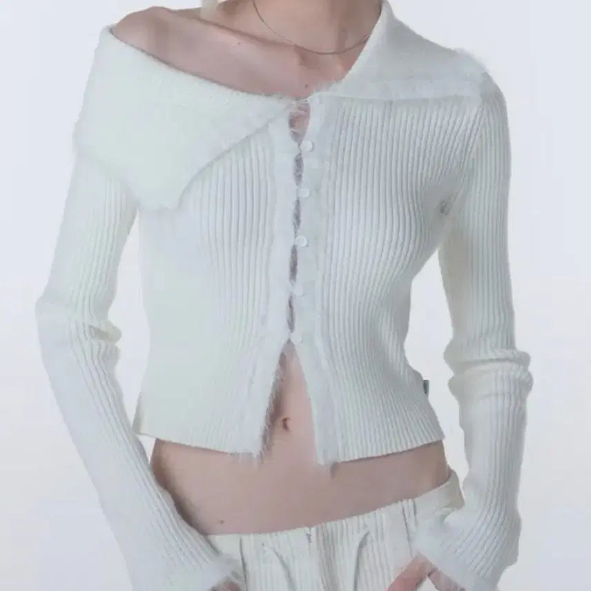[BUNJANG] Ordinary Holiday Off-Shoulder Knit Sweater / 오디너리 홀리데이 오프숄더 니트