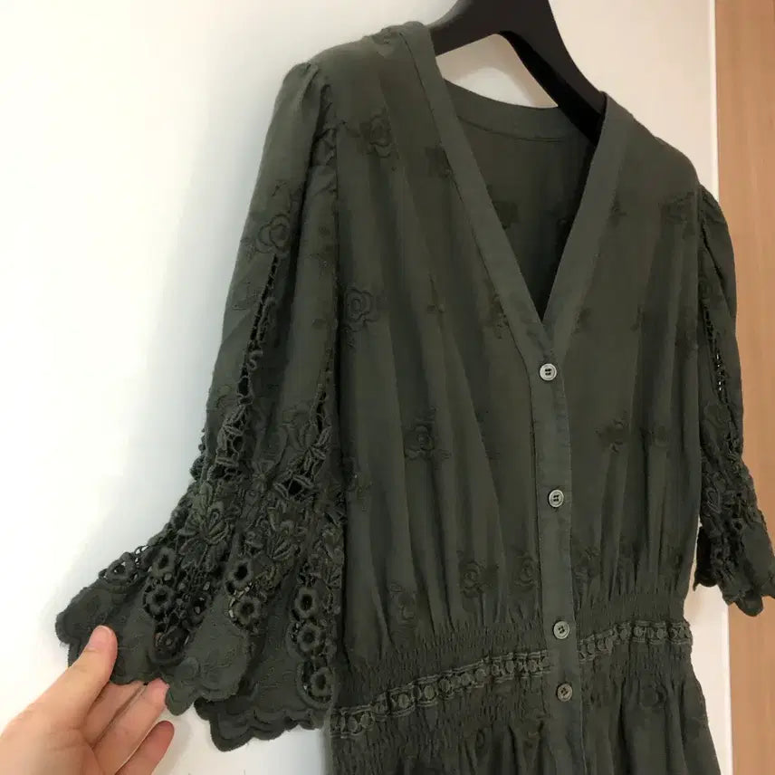[BUNJANG] Studio Tomboy Lace Embroidered Eyelet Long Dress Robe Jacket / 스튜디오톰보이 20년 레이스 자수 반팔 아일렛 펀칭 롱 원피스 로브 자켓