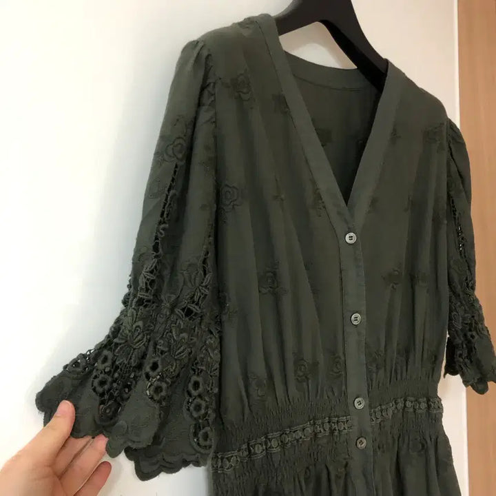 [BUNJANG] Studio Tomboy Lace Embroidered Eyelet Long Dress Robe Jacket / 스튜디오톰보이 20년 레이스 자수 반팔 아일렛 펀칭 롱 원피스 로브 자켓