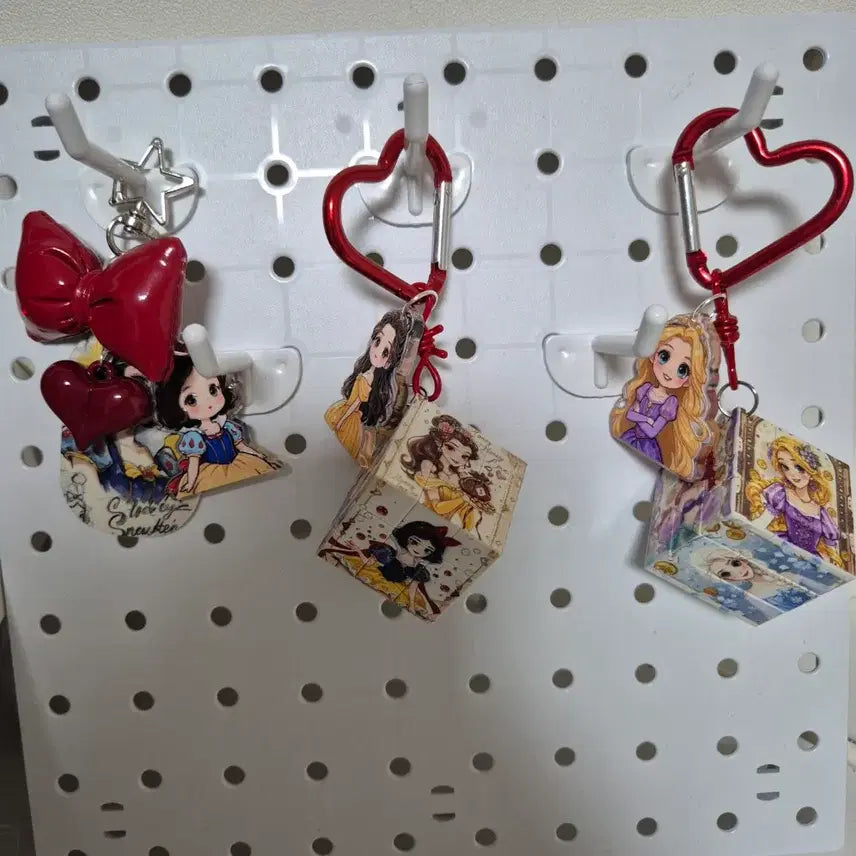 [BUNJANG] Disney Snow White Cube Ribbon Keyring / 디즈니 백설공주 큐브 리본 키링