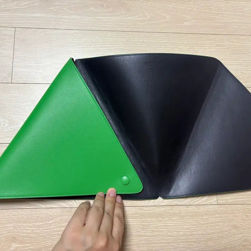 [BUNJANG] Bottega Veneta Triangle Pouch / 보테가베네타 삼각 파우치 세제품
