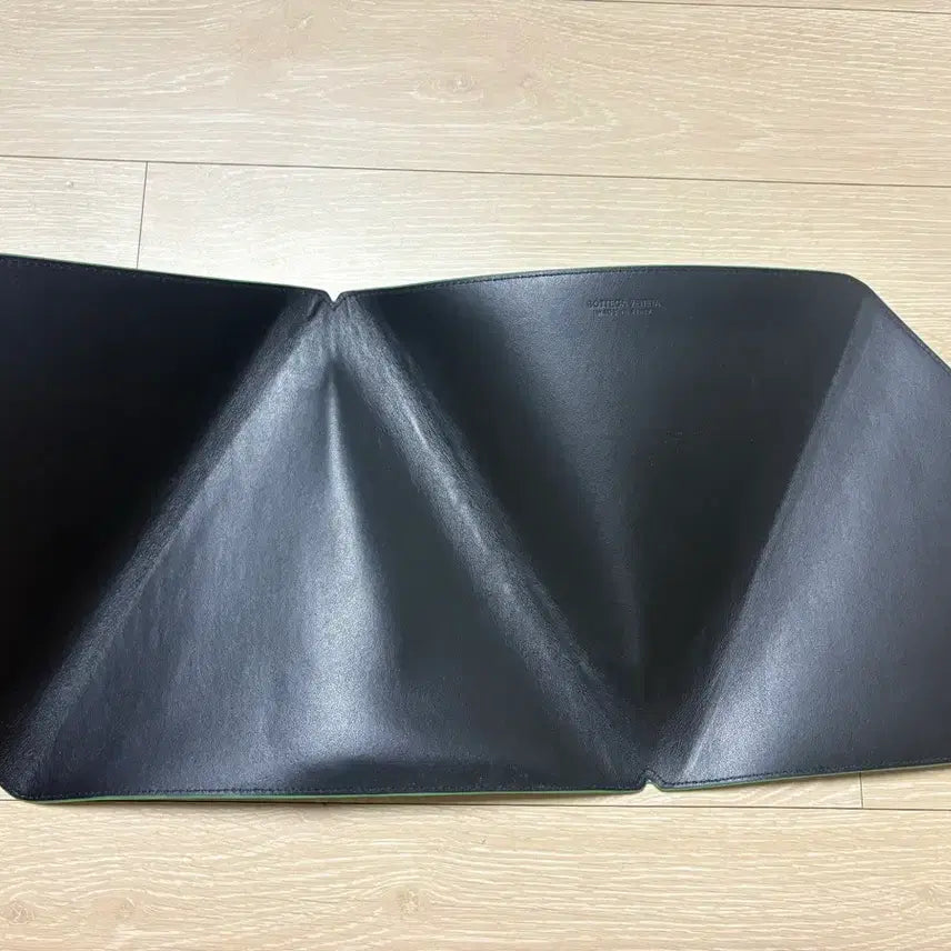 [BUNJANG] Bottega Veneta Triangle Pouch / 보테가베네타 삼각 파우치 세제품
