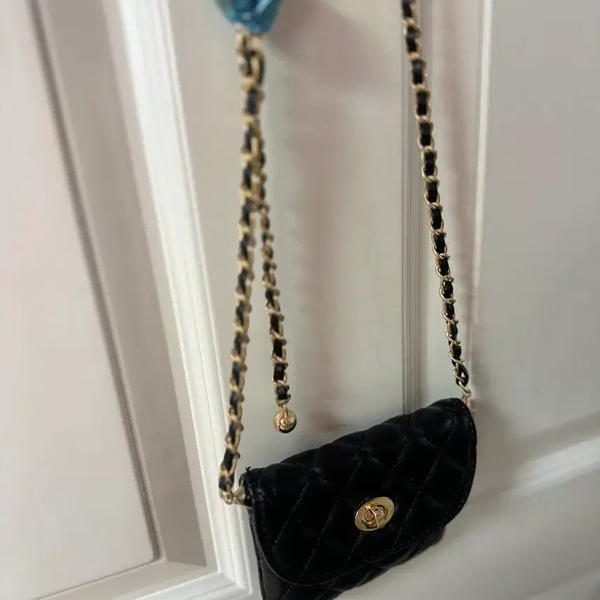 [BUNJANG] Black Quilted Mini Chain Bag / 블랙 퀼팅 미니 체인백