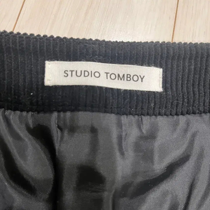 [BUNJANG] Studio Tomboy Black Golden Skirt / 스튜디오톰보이 블랙골덴 스커트