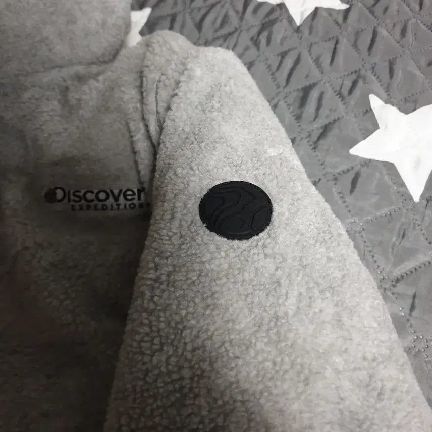 [BUNJANG] Discovery Duck Down Reversible Fleece Padded Jacket (Light Gray, Size 100) / 디스커버리 덕다운 리버시블 후리스 패딩 라이트그레이 (100)