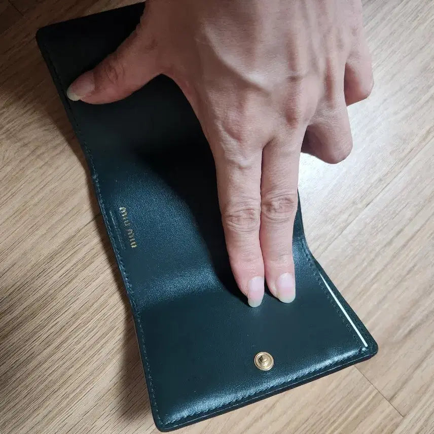 [BUNJANG] Miu Miu Black Wallet / 미우미우 크로커 반지갑 블랙