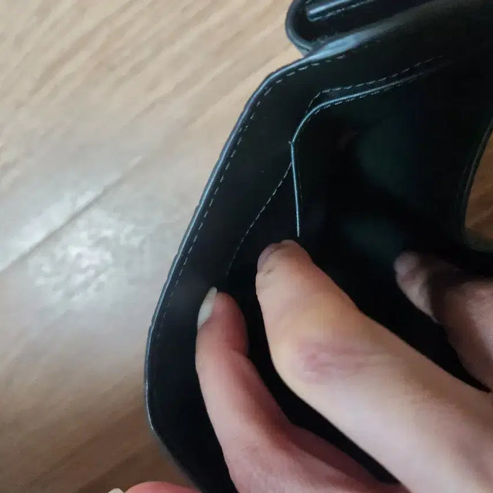 [BUNJANG] Miu Miu Black Wallet / 미우미우 크로커 반지갑 블랙