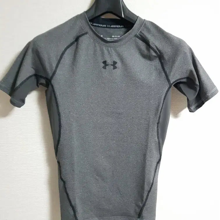 [BUNJANG] Under Armour Top S / 2벌ㅡ언더아머 쫄쫄이 상의 S크기 팝니다