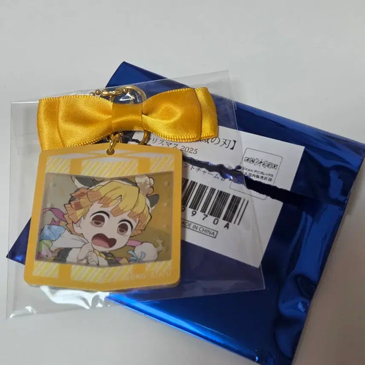 [BUNJANG] Demon Slayer Zenitsu 2025 Christmas Ornament Charm / 귀멸의칼날 귀칼 2025 젠이츠 크리스마스 오너먼트 챰 판매합니다