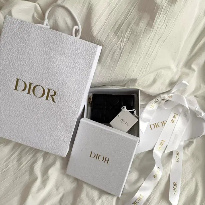 [BUNJANG] Dior Lady Dior Card Holder / 디올 레이디 플랩 카드 홀더 까나쥬 램스킨 블랙