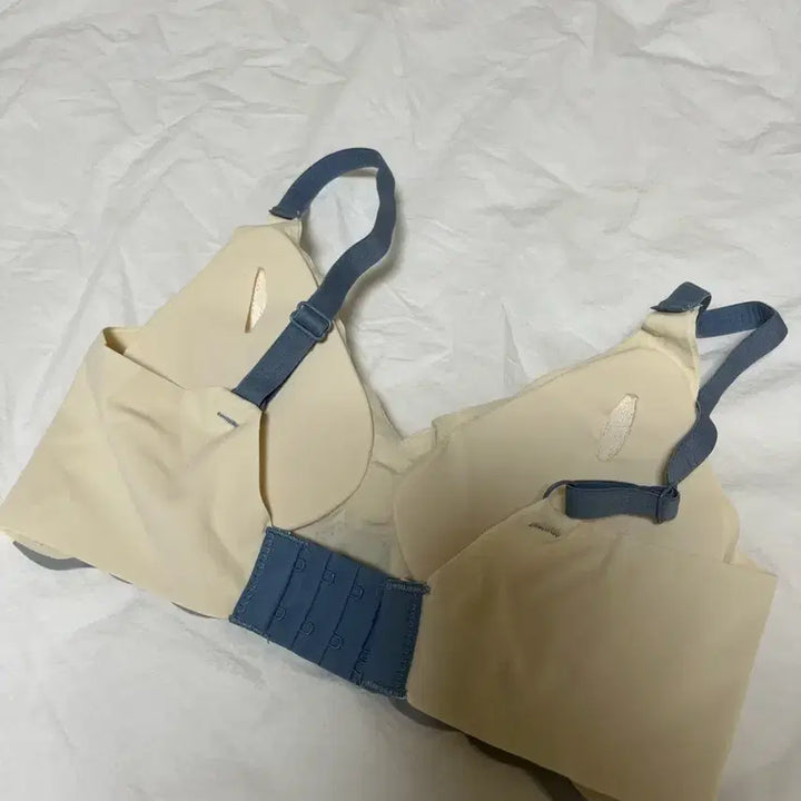 [BUNJANG] Seamless Bra S Size 4 Pieces / 심리스 브라 S사이즈 4장 (새제품)