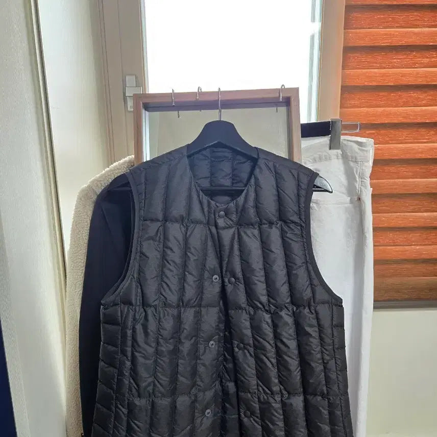 [BUNJANG] Giozia Charcoal Navy Padded Vest M / 지오지아 챠콜, 네이비 패딩조끼 베스트 M사이즈