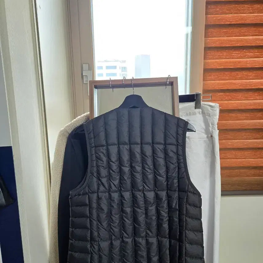 [BUNJANG] Giozia Charcoal Navy Padded Vest M / 지오지아 챠콜, 네이비 패딩조끼 베스트 M사이즈