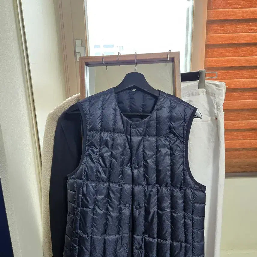 [BUNJANG] Giozia Charcoal Navy Padded Vest M / 지오지아 챠콜, 네이비 패딩조끼 베스트 M사이즈