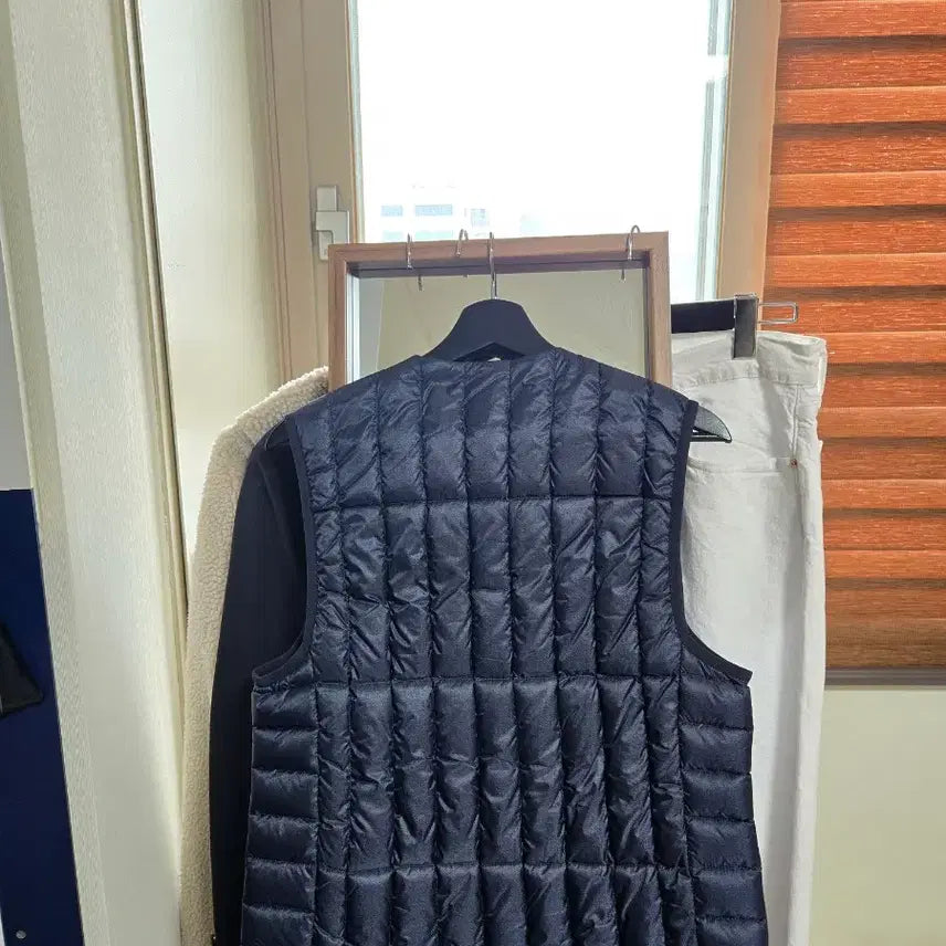 [BUNJANG] Giozia Charcoal Navy Padded Vest M / 지오지아 챠콜, 네이비 패딩조끼 베스트 M사이즈