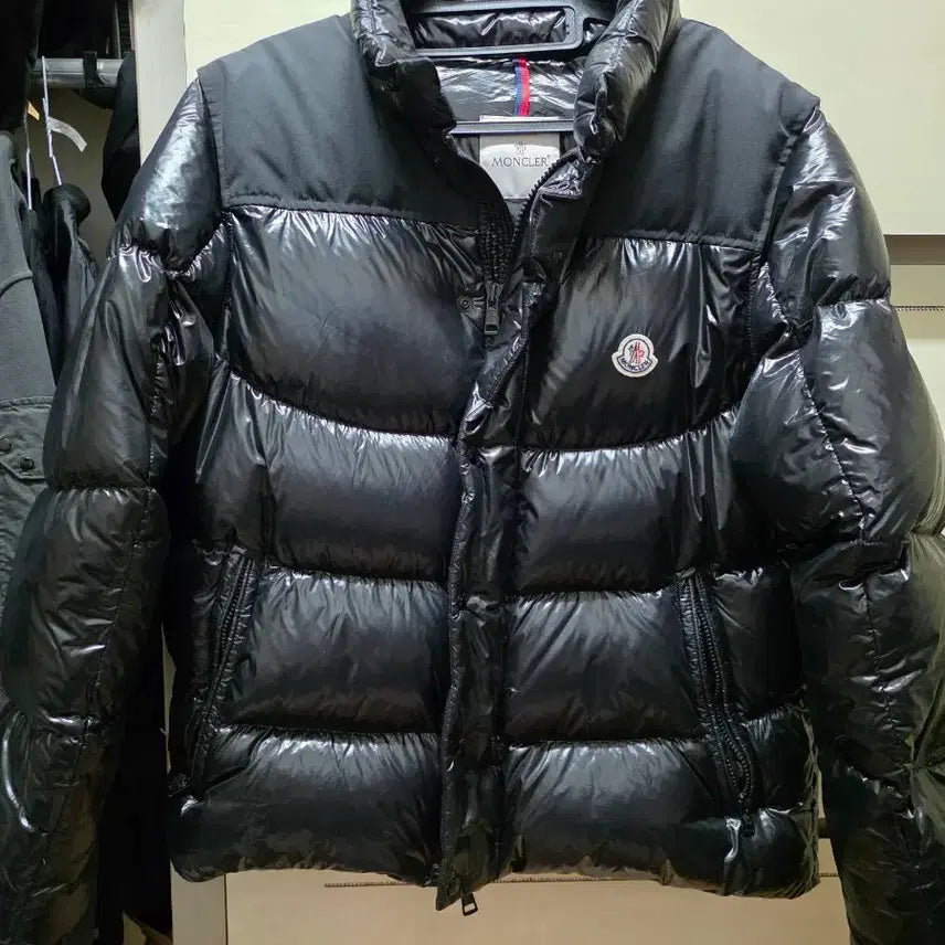 [BUNJANG] Moncler Padded Vest Size 5 / 몽클레어 패딩 (조끼로도 가능) 5사이즈