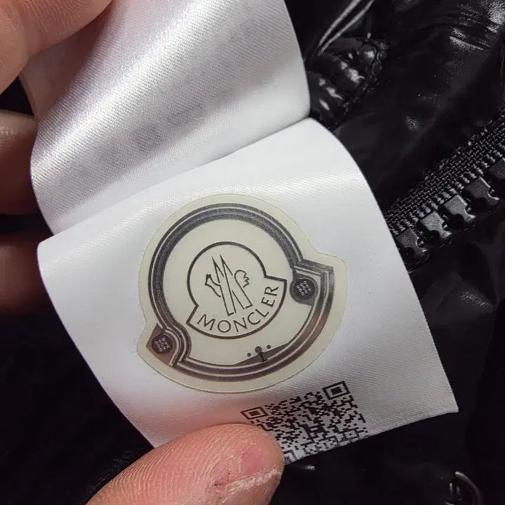 [BUNJANG] Moncler Padded Vest Size 5 / 몽클레어 패딩 (조끼로도 가능) 5사이즈