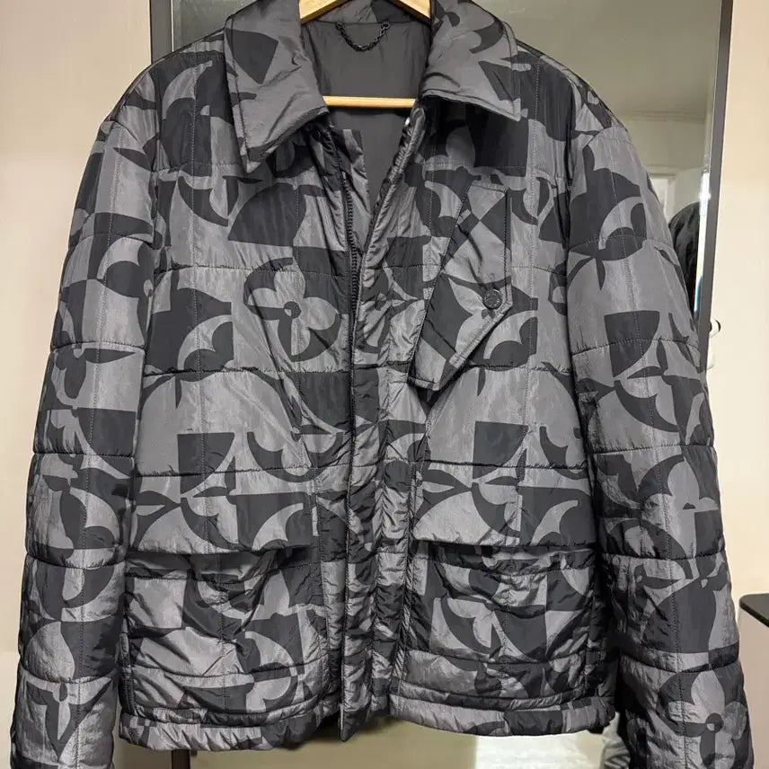 [BUNJANG] Louis Vuitton Monogram Flower Quilted Padded Jacket / 루이비통 모노그램 플라워 퀼팅 패딩자켓 50