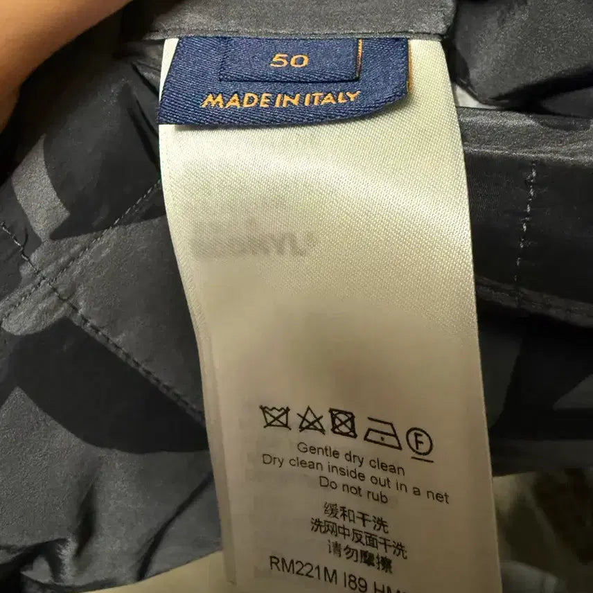 [BUNJANG] Louis Vuitton Monogram Flower Quilted Padded Jacket / 루이비통 모노그램 플라워 퀼팅 패딩자켓 50