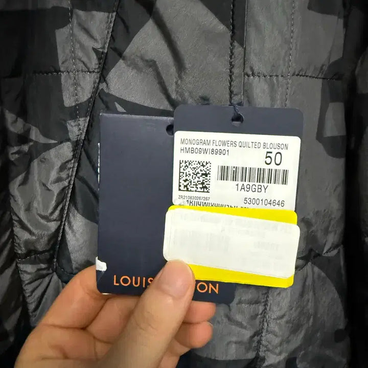 [BUNJANG] Louis Vuitton Monogram Flower Quilted Padded Jacket / 루이비통 모노그램 플라워 퀼팅 패딩자켓 50