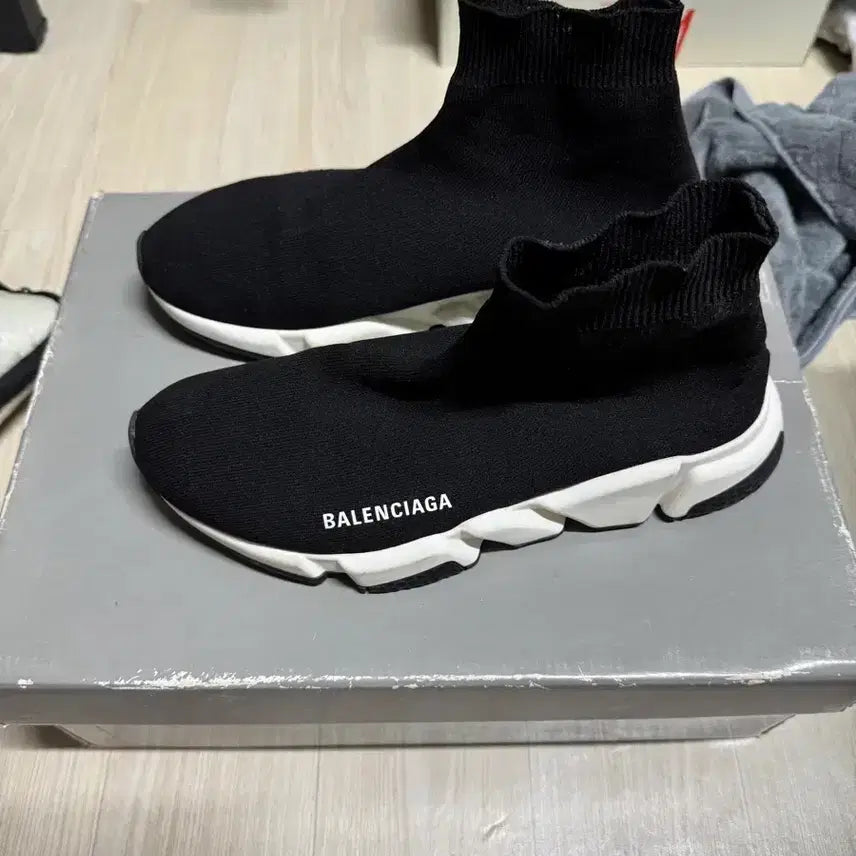 [SOLD OUT] 발렌시아가 스피드러너 260