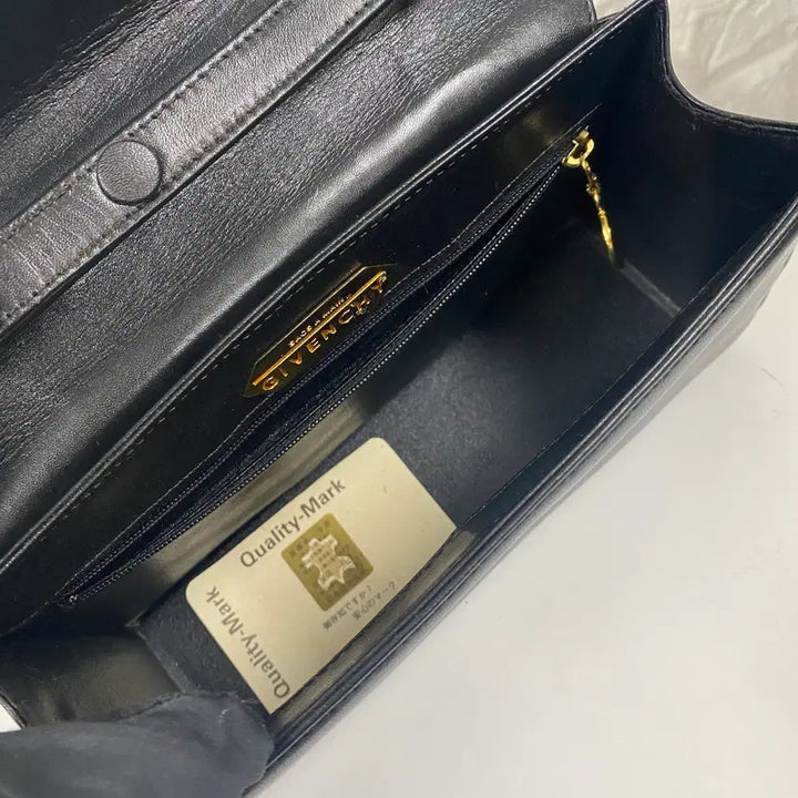 [BUNJANG] Givenchy Vintage Gold Medal Black Shoulder Bag / GIVENCHY / 빈티지 지방시 골드메달 블랙 숄더백 / 투웨이백