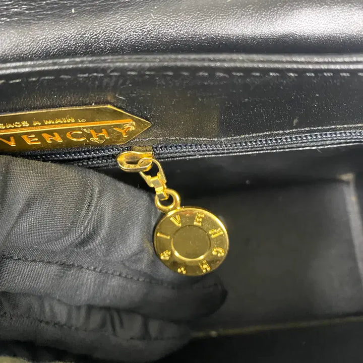 [BUNJANG] Givenchy Vintage Gold Medal Black Shoulder Bag / GIVENCHY / 빈티지 지방시 골드메달 블랙 숄더백 / 투웨이백