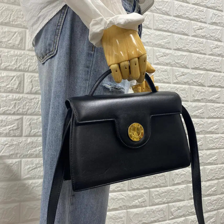 [BUNJANG] Givenchy Vintage Gold Medal Black Shoulder Bag / GIVENCHY / 빈티지 지방시 골드메달 블랙 숄더백 / 투웨이백