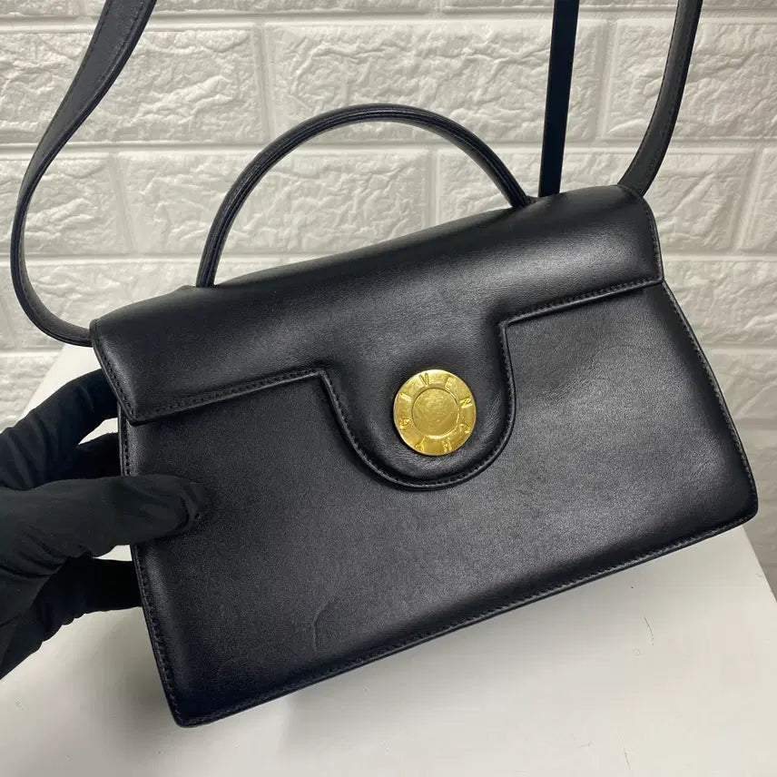[BUNJANG] Givenchy Vintage Gold Medal Black Shoulder Bag / GIVENCHY / 빈티지 지방시 골드메달 블랙 숄더백 / 투웨이백