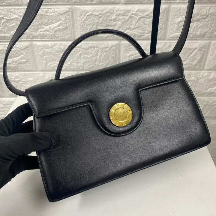 [BUNJANG] Givenchy Vintage Gold Medal Black Shoulder Bag / GIVENCHY / 빈티지 지방시 골드메달 블랙 숄더백 / 투웨이백