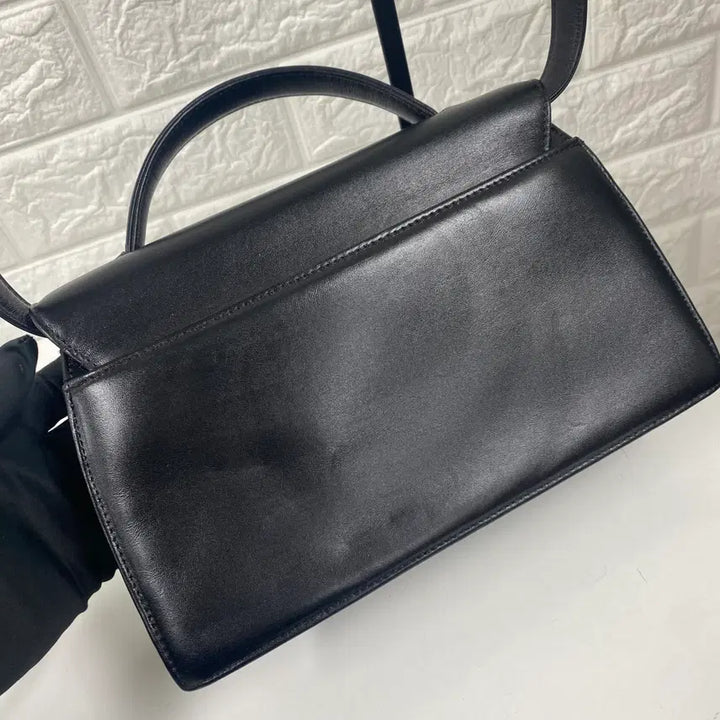 [BUNJANG] Givenchy Vintage Gold Medal Black Shoulder Bag / GIVENCHY / 빈티지 지방시 골드메달 블랙 숄더백 / 투웨이백