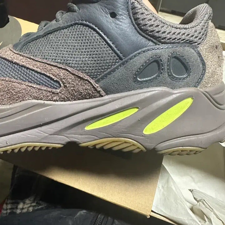 [BUNJANG] Adidas Yeezy Boost 700 V2 'Mauve' Sneakers / 이지부스트 700 v2 / 모브 / us9