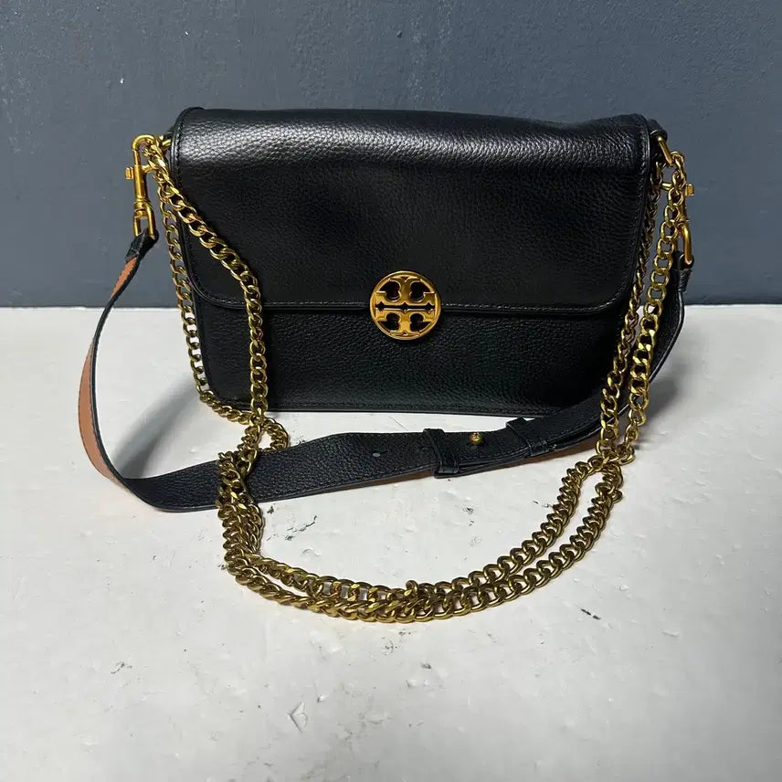 [BUNJANG] Tory Burch Logo Black Leather Chain Crossbody Bag / 토리버치 로고 블랙 가죽 체인 크로스백 가방