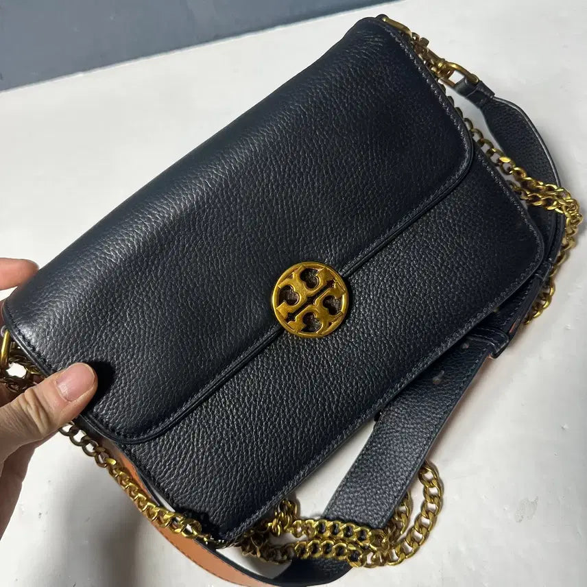[BUNJANG] Tory Burch Logo Black Leather Chain Crossbody Bag / 토리버치 로고 블랙 가죽 체인 크로스백 가방