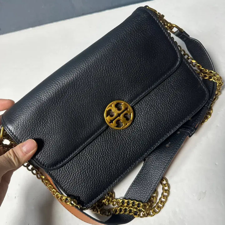 [BUNJANG] Tory Burch Logo Black Leather Chain Crossbody Bag / 토리버치 로고 블랙 가죽 체인 크로스백 가방