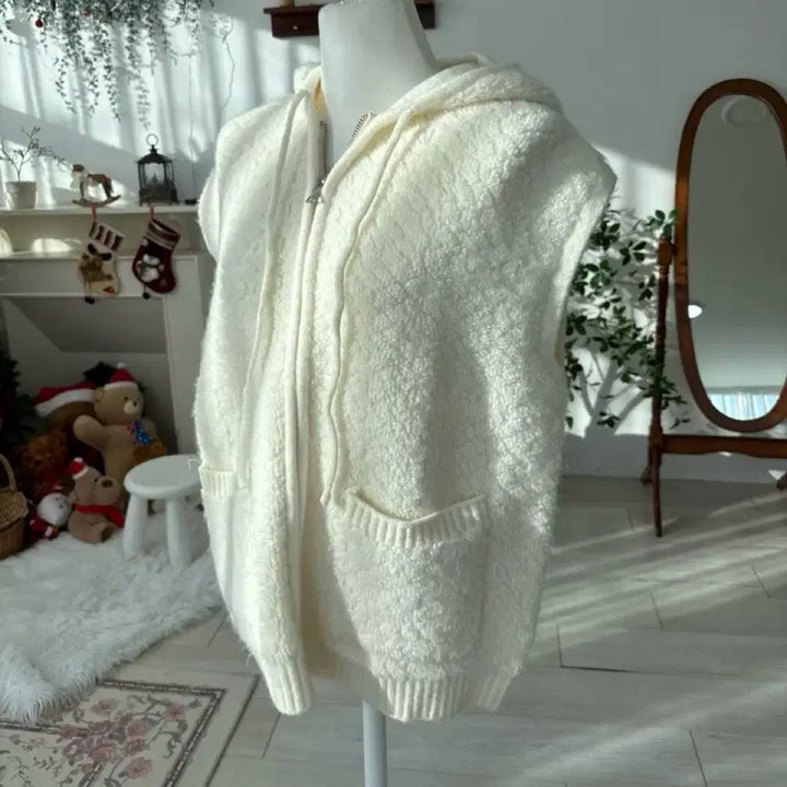 [BUNJANG] Pobble Hoodie Vest Zip-up / 뽀글이 후드 조끼 집업