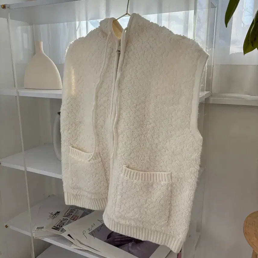[BUNJANG] Pobble Hoodie Vest Zip-up / 뽀글이 후드 조끼 집업