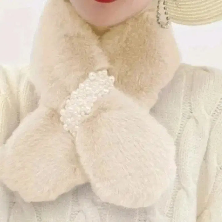[BUNJANG] Fake Fur Pearl Embellished Muffler / 새상품 페이크 퍼 진주 장식 머플러