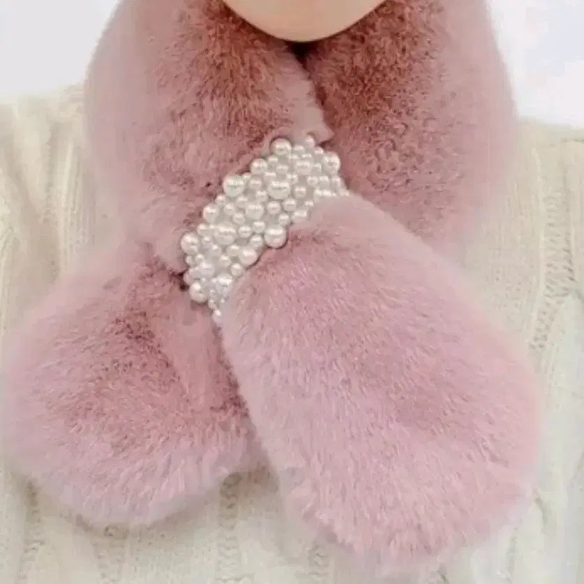 [BUNJANG] Fake Fur Pearl Embellished Muffler / 새상품 페이크 퍼 진주 장식 머플러