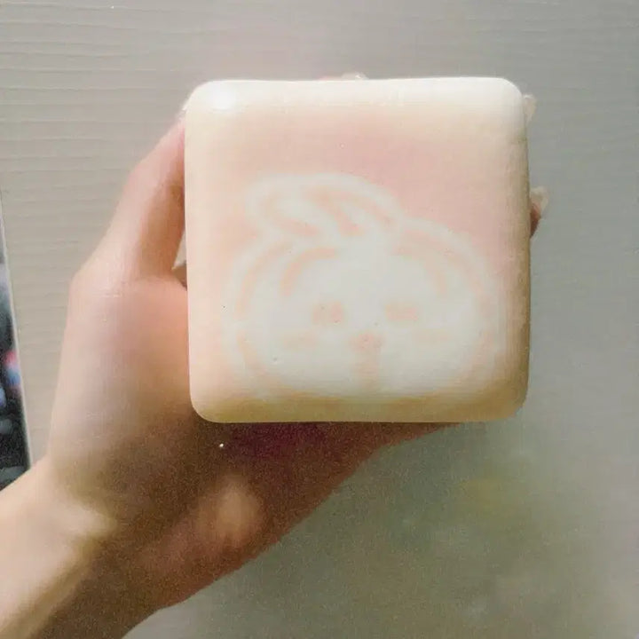 [BUNJANG] Usagi Squishy Strawberry Baekseolgi / 우사기 스퀴시 딸기백설기