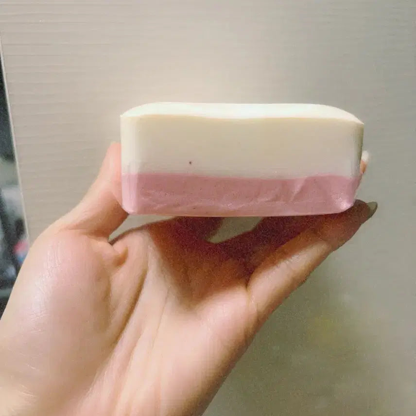 [BUNJANG] Usagi Squishy Strawberry Baekseolgi / 우사기 스퀴시 딸기백설기