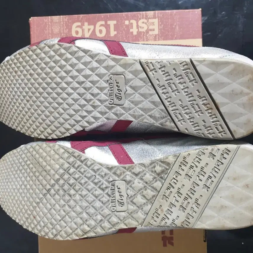 [BUNJANG] Onitsuka Tiger Olympus 66 Silver Sneakers / 오니츠카타이거 올림푸스66실버 255